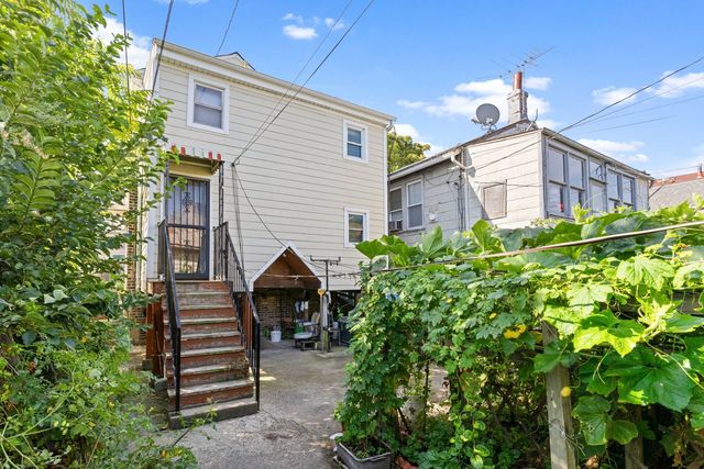 318 W 24th Place, Chicago, IL 60616