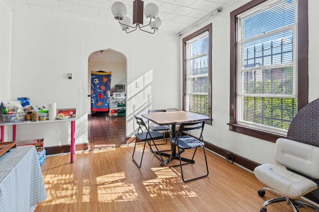 318 W 24th Place, Chicago, IL 60616