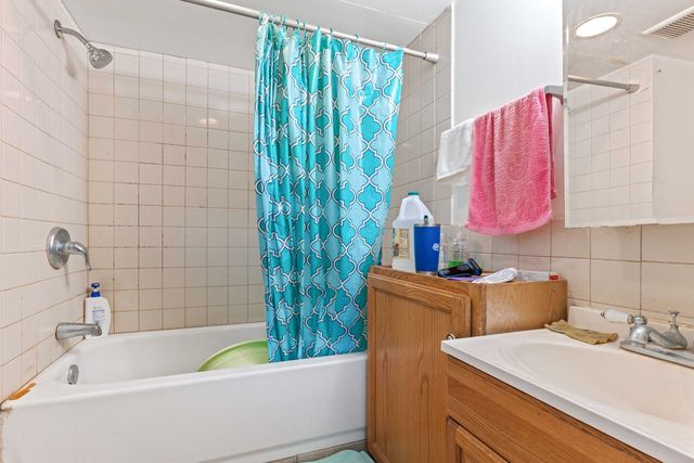 318 W 24th Place, Chicago, IL 60616