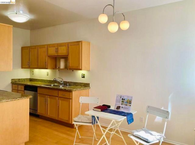 79 Marina Lakes Dr, Richmond, CA 94804