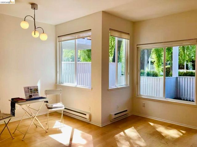 79 Marina Lakes Dr, Richmond, CA 94804