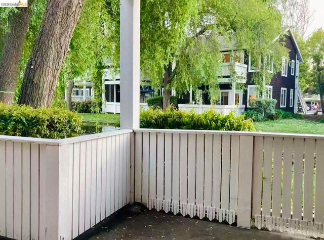 79 Marina Lakes Dr, Richmond, CA 94804