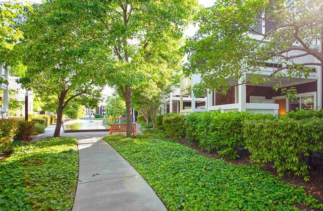 79 Marina Lakes Dr, Richmond, CA 94804