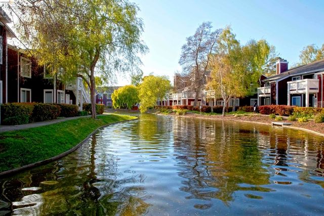 79 Marina Lakes Dr, Richmond, CA 94804