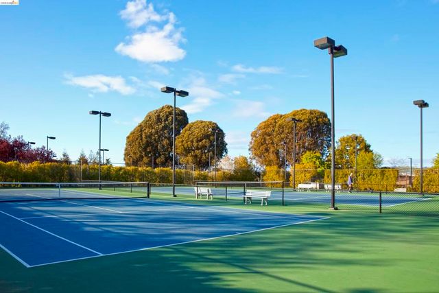 79 Marina Lakes Dr, Richmond, CA 94804