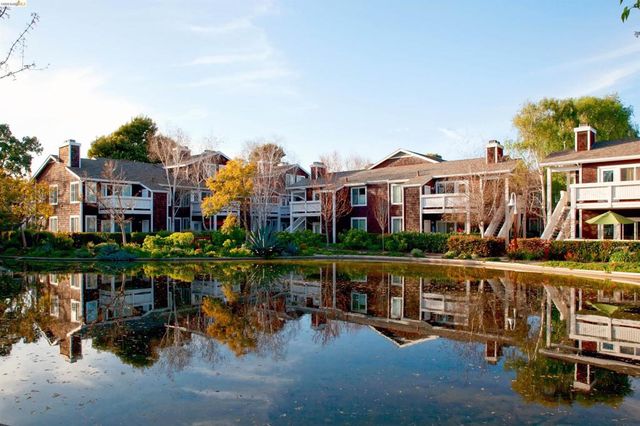 79 Marina Lakes Dr, Richmond, CA 94804