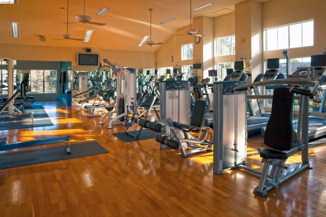 79 Marina Lakes Dr, Richmond, CA 94804