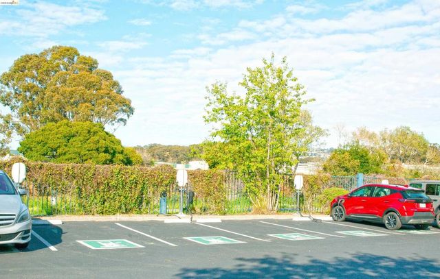 79 Marina Lakes Dr, Richmond, CA 94804