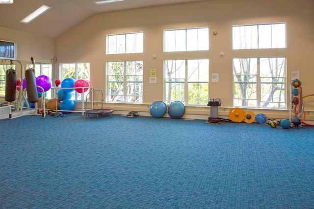 79 Marina Lakes Dr, Richmond, CA 94804