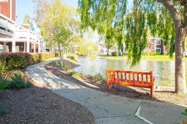 79 Marina Lakes Dr, Richmond, CA 94804