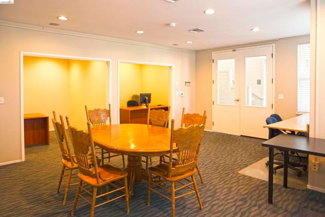 79 Marina Lakes Dr, Richmond, CA 94804