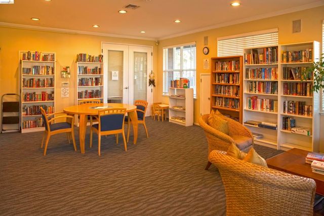 79 Marina Lakes Dr, Richmond, CA 94804