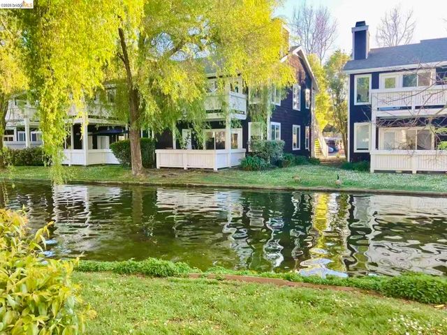 79 Marina Lakes Dr, Richmond, CA 94804