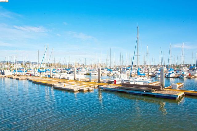 79 Marina Lakes Dr, Richmond, CA 94804