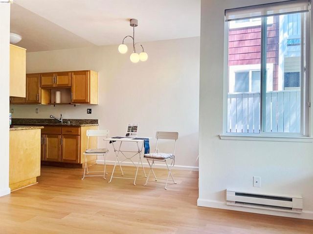 79 Marina Lakes Dr, Richmond, CA 94804