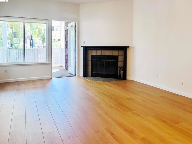 79 Marina Lakes Dr, Richmond, CA 94804
