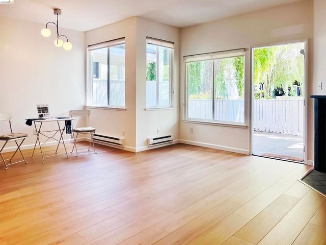 79 Marina Lakes Dr, Richmond, CA 94804