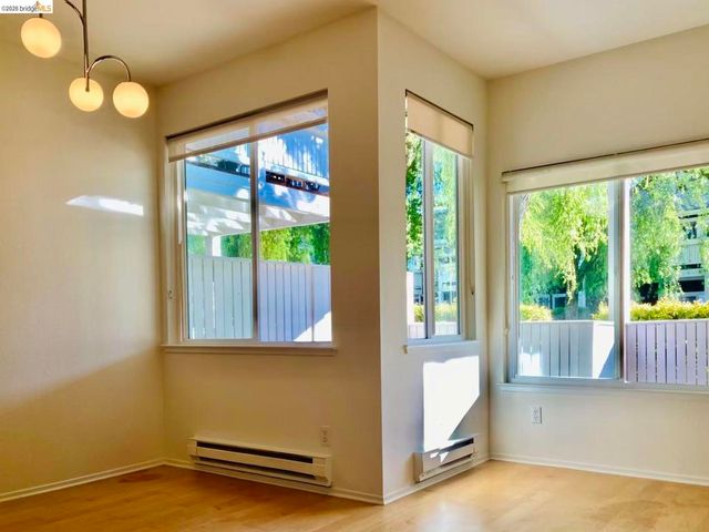 79 Marina Lakes Dr, Richmond, CA 94804