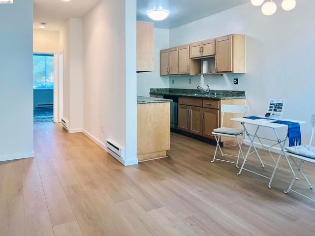79 Marina Lakes Dr, Richmond, CA 94804