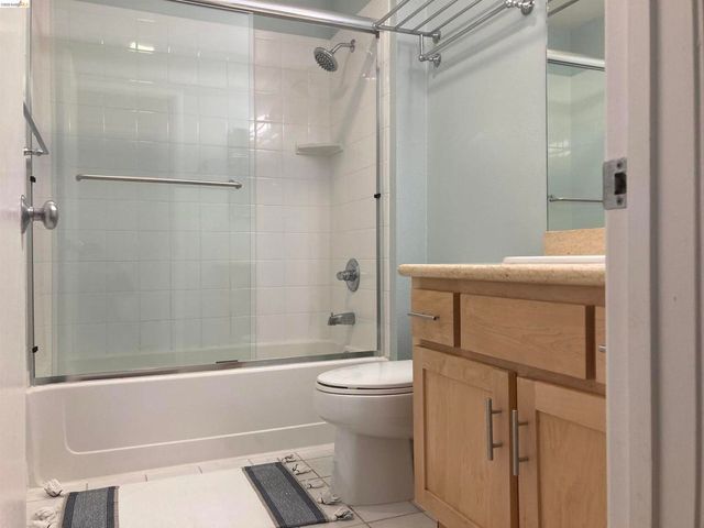 79 Marina Lakes Dr, Richmond, CA 94804