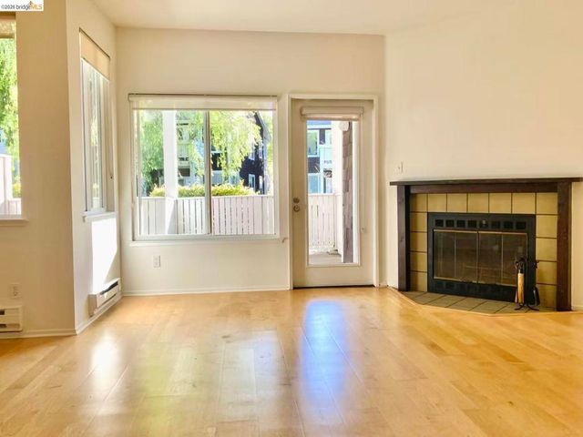 79 Marina Lakes Dr, Richmond, CA 94804