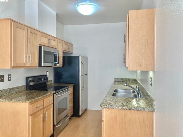 79 Marina Lakes Dr, Richmond, CA 94804