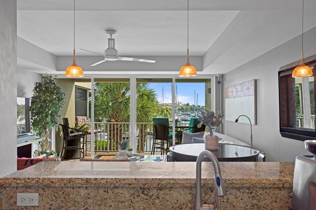 423 BAHIA BEACH BOULEVARD, Ruskin, FL 33570