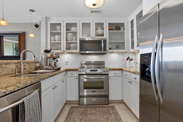 423 BAHIA BEACH BOULEVARD, Ruskin, FL 33570