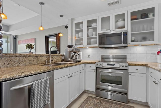 423 BAHIA BEACH BOULEVARD, Ruskin, FL 33570