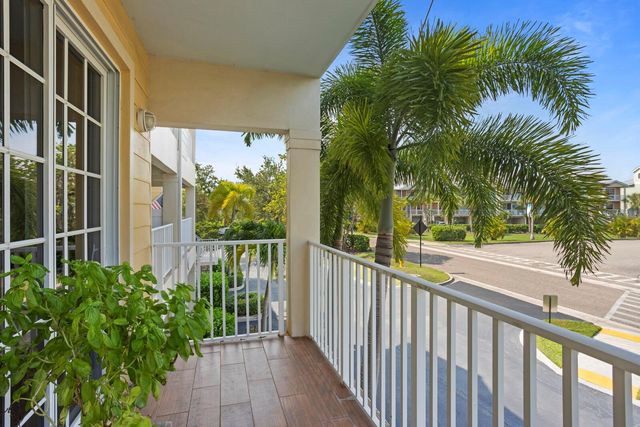 423 BAHIA BEACH BOULEVARD, Ruskin, FL 33570
