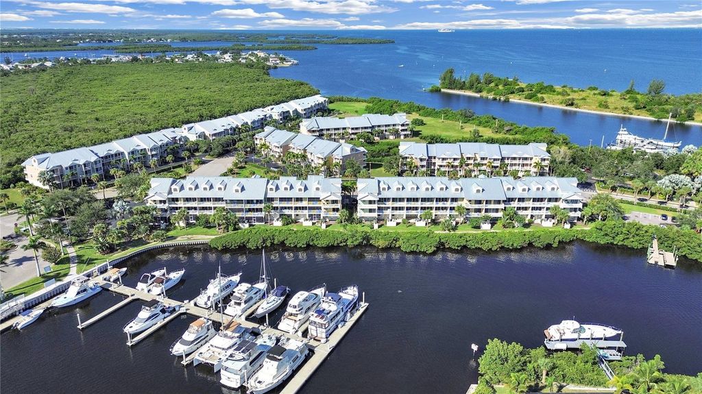 423 BAHIA BEACH BOULEVARD, Ruskin, FL 33570