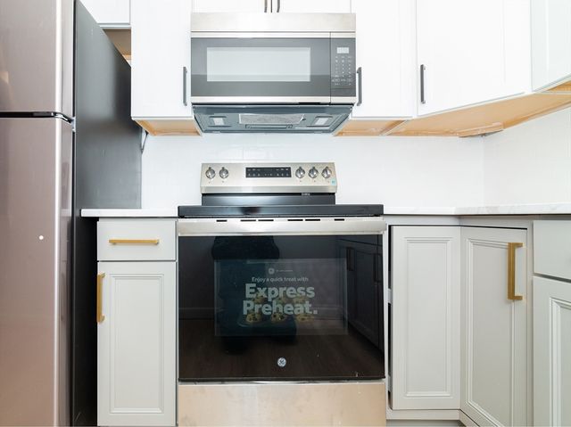137 Winthrop St 12A, Framingham, MA 01702