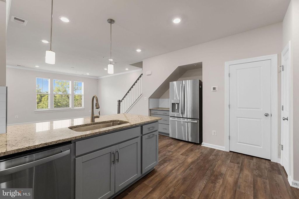 43361 RADFORD DIVIDE TER, Ashburn, VA 20148