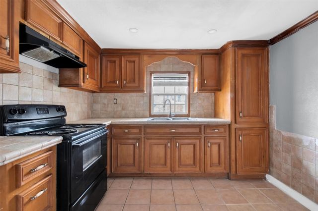 1016 Apache Street, Houston, TX 77022