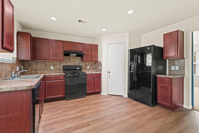 2110 Red Cedar Trail, Rosenberg, TX 77471