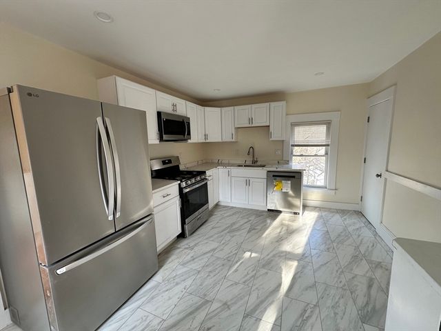 64 Cedar St 2, Wellesley, MA 02481