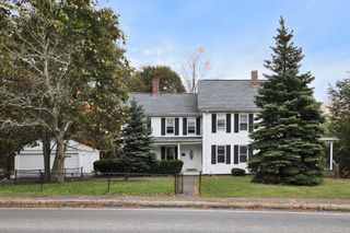 64 Cedar St 2, Wellesley, MA 02481