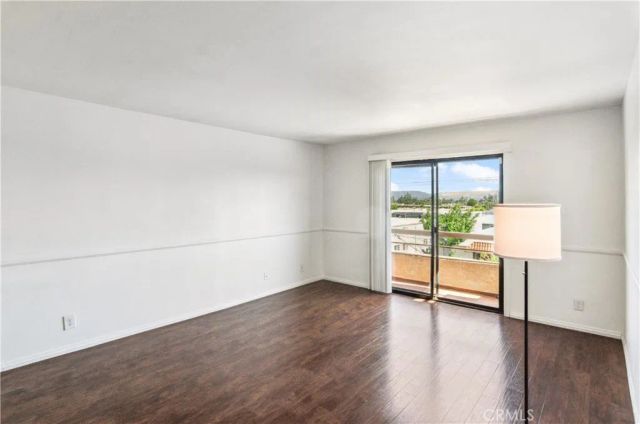 8710 Independence Avenue 301, Canoga Park, CA 91304