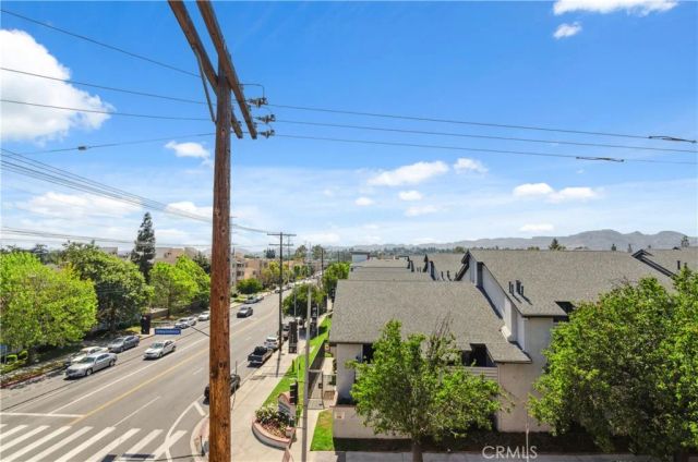 8710 Independence Avenue 301, Canoga Park, CA 91304