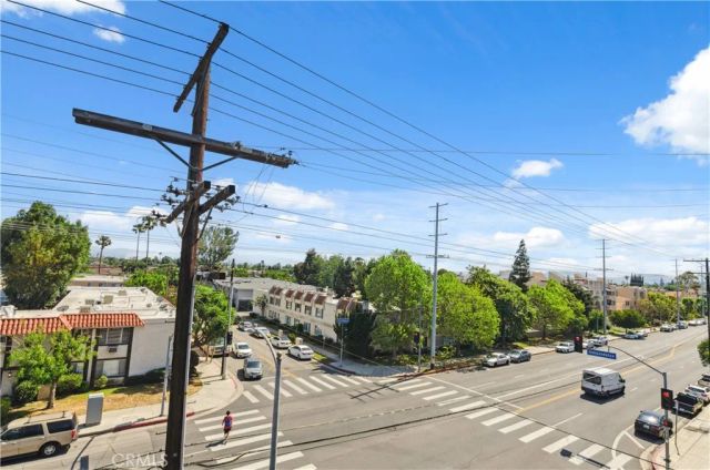 8710 Independence Avenue 301, Canoga Park, CA 91304