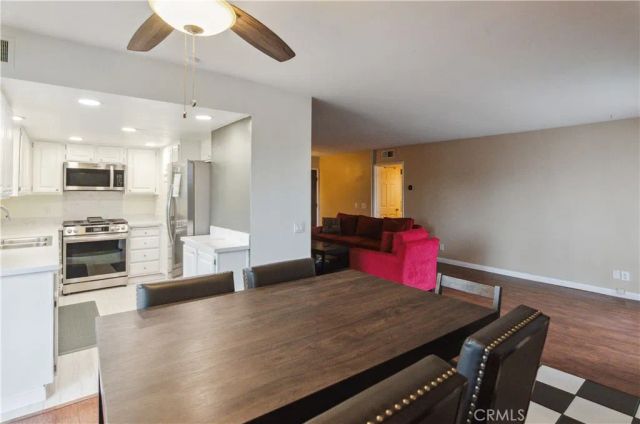 8710 Independence Avenue 301, Canoga Park, CA 91304