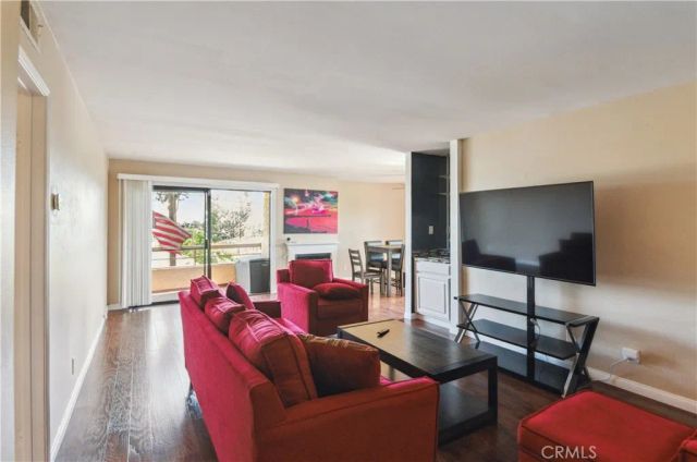 8710 Independence Avenue 301, Canoga Park, CA 91304