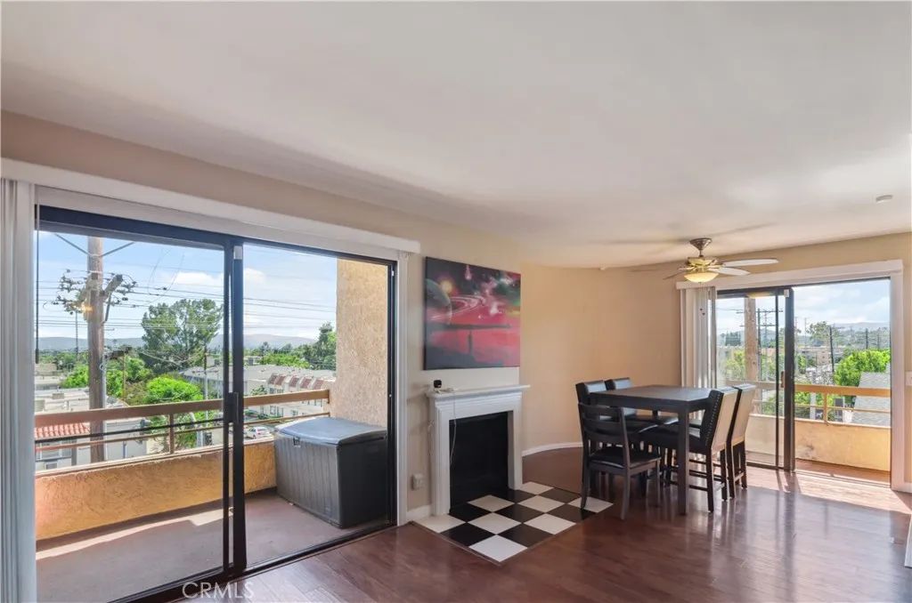 8710 Independence Avenue 301, Canoga Park, CA 91304
