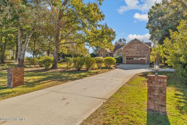 518 Chadwick Shores Drive, Sneads Ferry, NC 28460