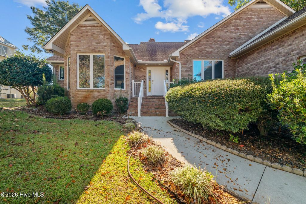 518 Chadwick Shores Drive, Sneads Ferry, NC 28460