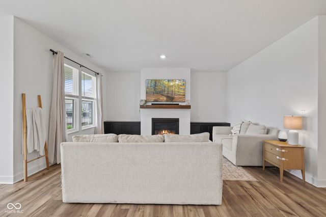 5424 Oak Knoll Drive, Whitestown, IN 46075