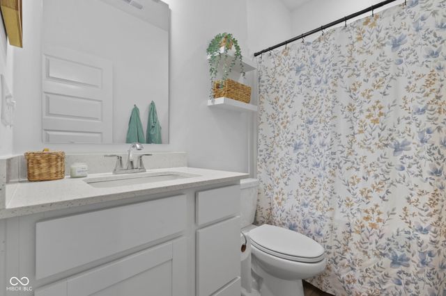 5424 Oak Knoll Drive, Whitestown, IN 46075