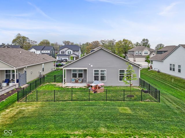 5424 Oak Knoll Drive, Whitestown, IN 46075