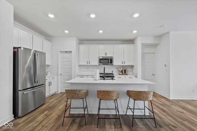 5424 Oak Knoll Drive, Whitestown, IN 46075