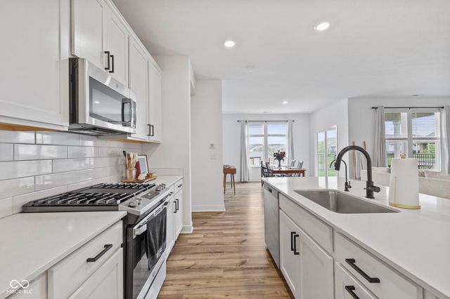 5424 Oak Knoll Drive, Whitestown, IN 46075